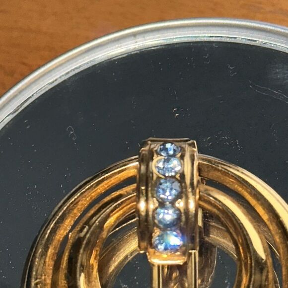 Vintage round gold tone scarf pin with light blue rhinestones - Picture 2 of 5